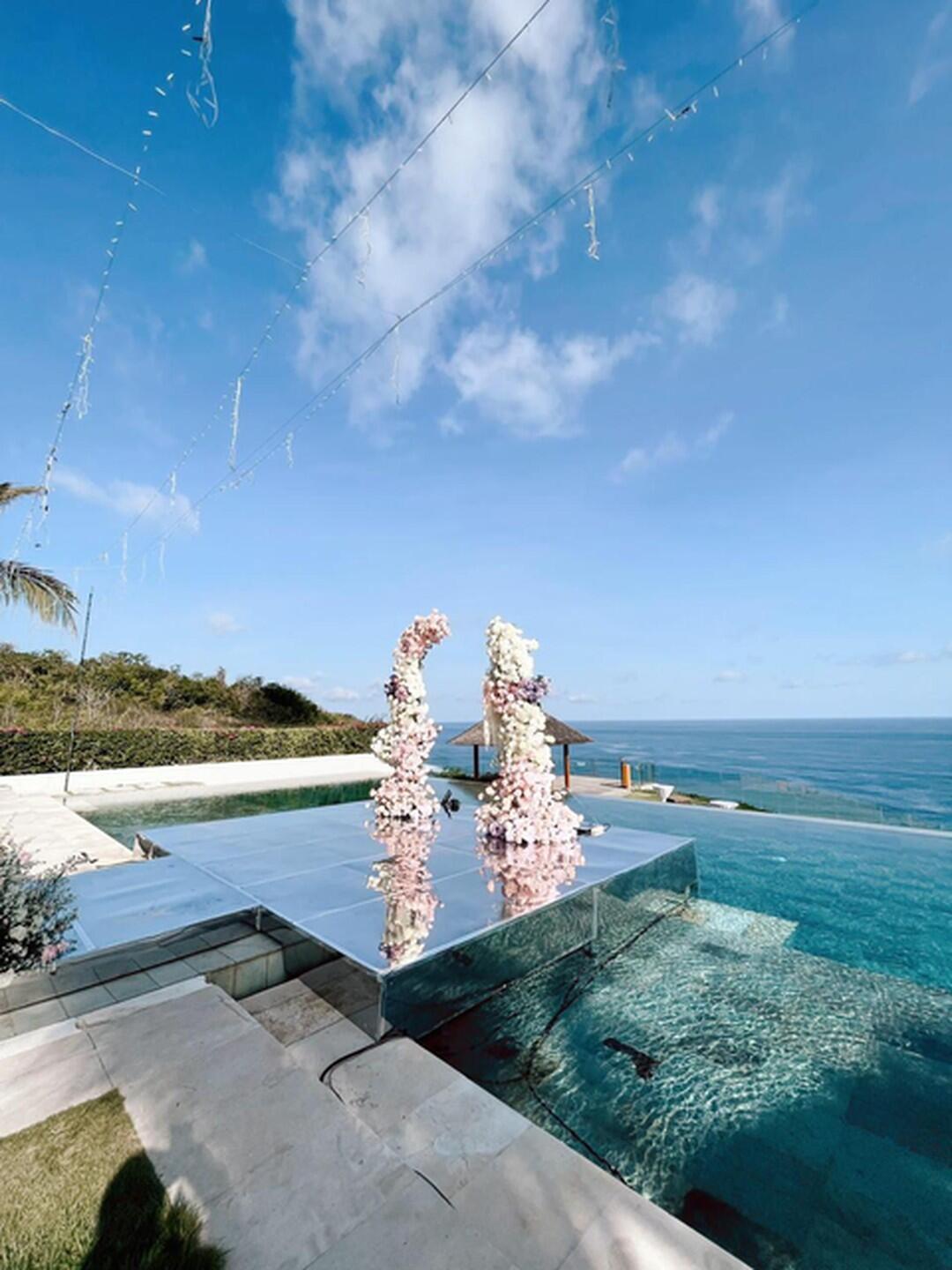 Mirror Floating Stage